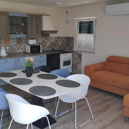 Perina Hiza Apartment *