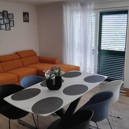 Apartment Perina Hiza *
