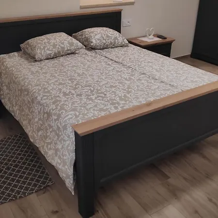 Perina Hiza 아파트