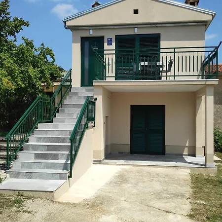 Perina Hiza Lägenhet Barban