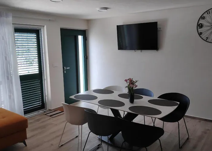 Perina Hiza Apartman Barban